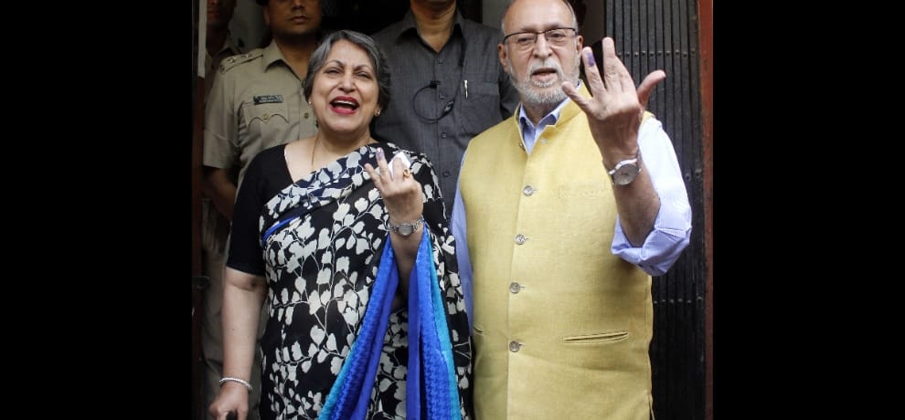  kejriwal ajay makan sisodia and Sheila Dikshit cast vote for MCD polls 2017