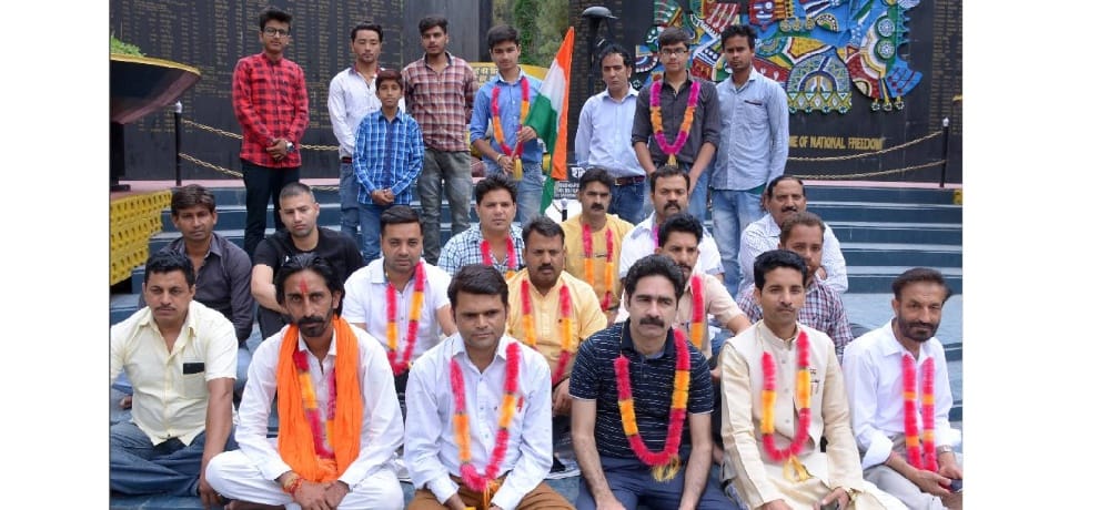 Protest by peoples at dharamshala against Jammu police lodges FIR against army