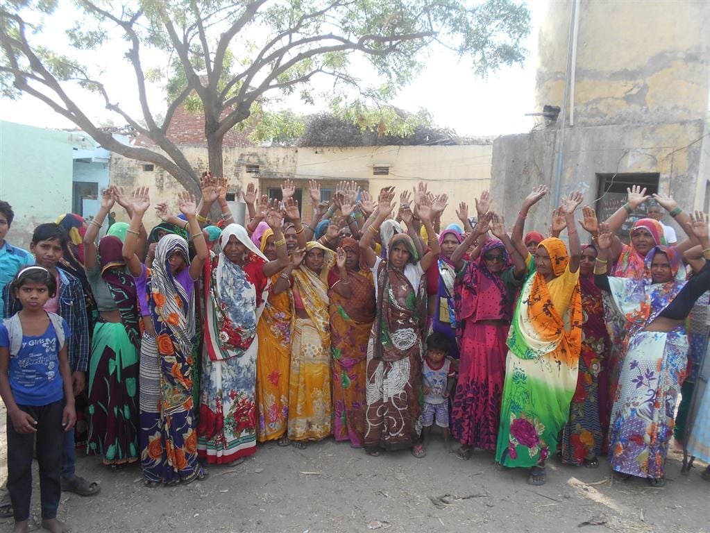 Ration Vendor Against Rural, Demonstrate