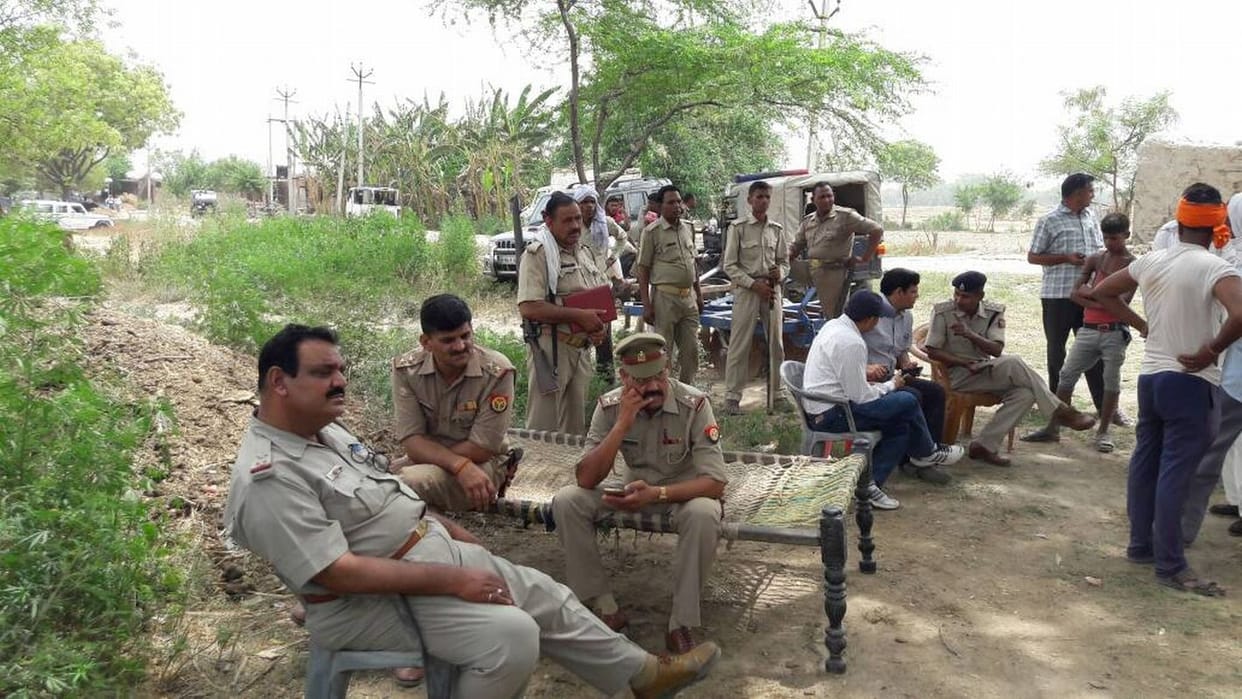 mahaloee hatyaakaand mein saat ke viruddh riport darj