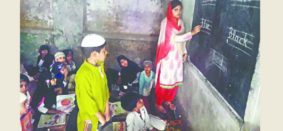  Four teachers looking for Basic Department of Education