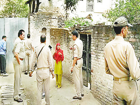 The thief was caught by the attack of the family on the police