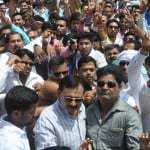 कलेक्ट्रेट में धरना देने पहुंचे बसपाई।