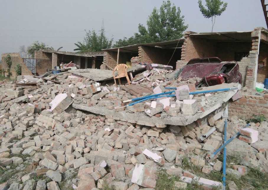 Two-storey house collapsed in Ganga, three injured