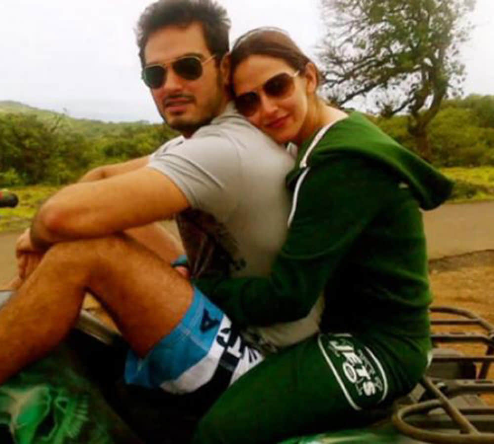 bollywood actress esha deol watch pregnant wedding photo 