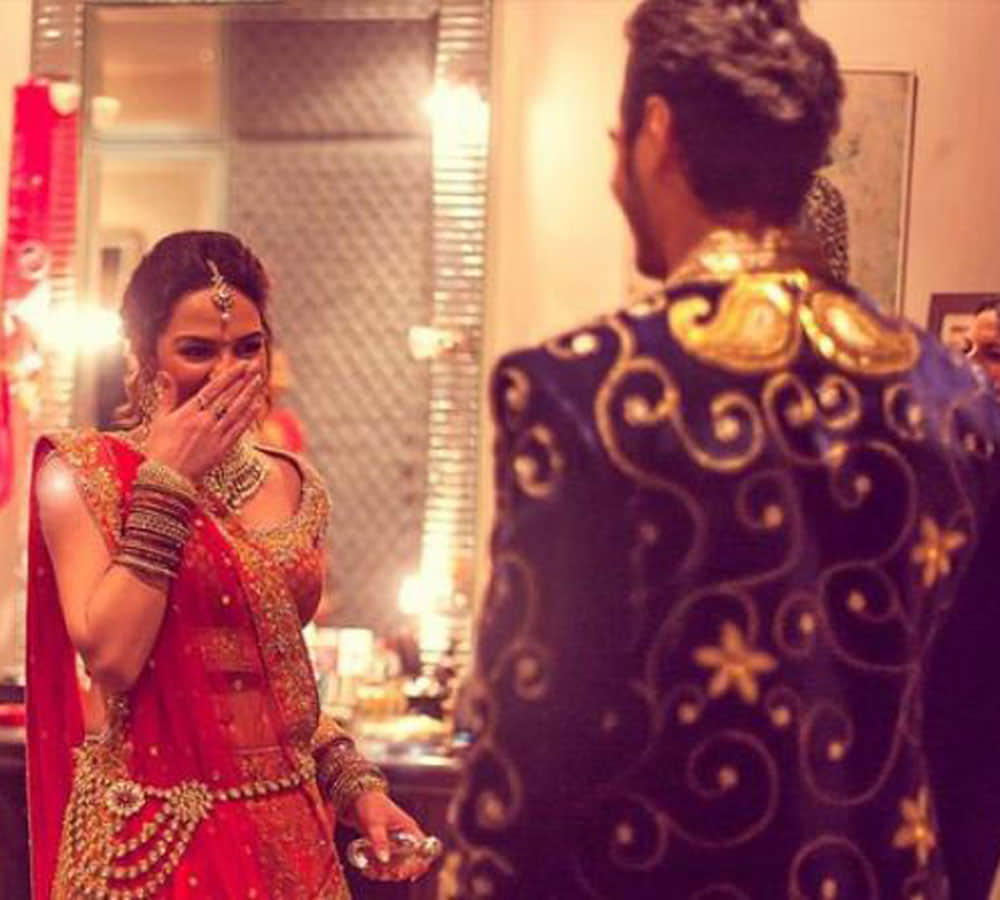 bollywood actress esha deol watch pregnant wedding photo 