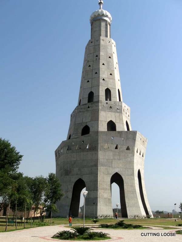chapparchiri fort in Mohali is like that Qutab Minar