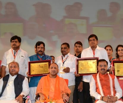 gram panchayat to be awarded every year promised CM Adityanath.