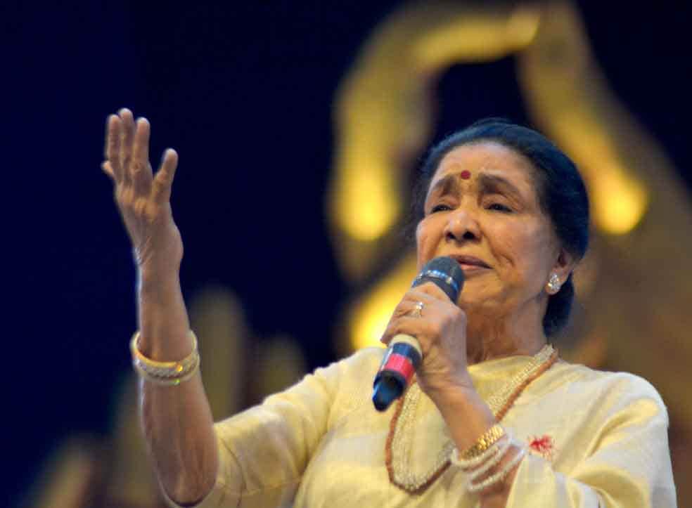 lata mangeshkar wish birthday to her sister asha bhosle