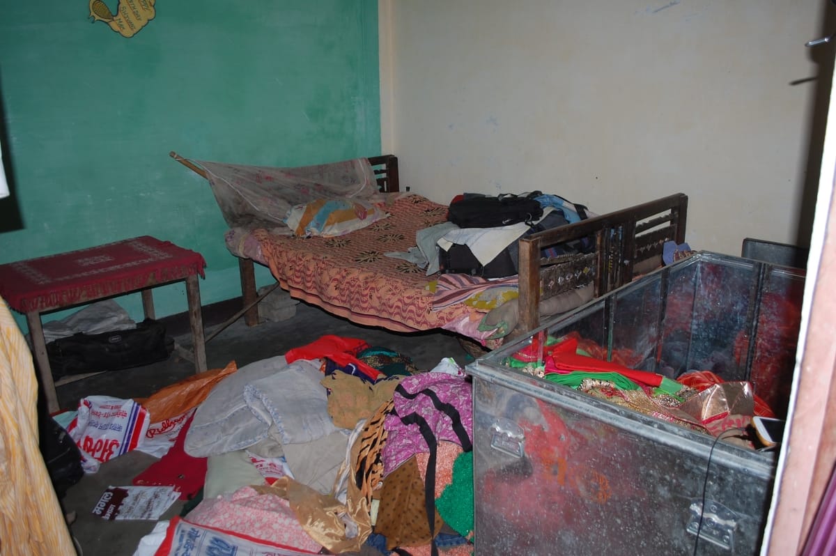 Theft of Rs 1.5 lakh of the lawyer's house