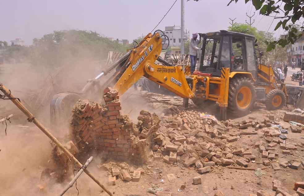 Nepalese encroachers hoist religious flags in Narkatiaganj,  administration immediately vacated land from them