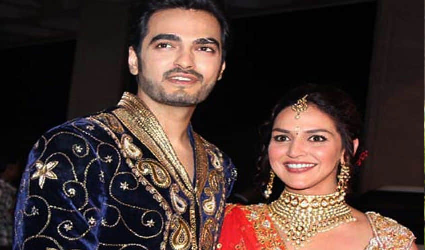 glowing Esha Deol Shows Off Her first Baby Bump
