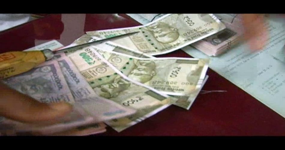 police arrested two criminals with fake currencies