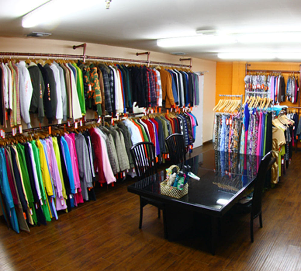 myntra and other online brands are now opening their physical stores