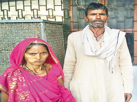 Bikers loot one lakh by couple