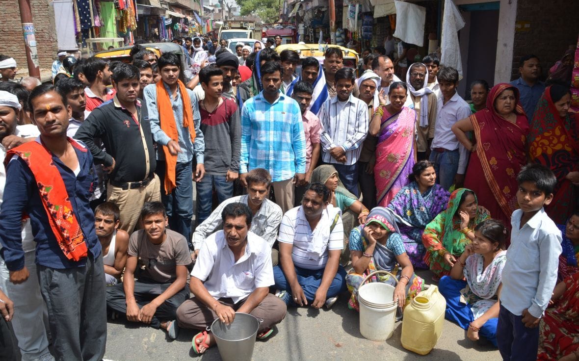 People of Tilak Nagar demanded water from the administration, water jam