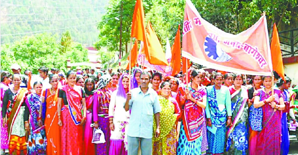 Workers from all over the country on the streets demanding 11-point demands
