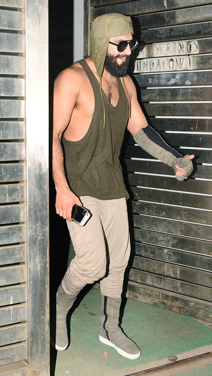 Ranveer Singh & Katrina Kaif at Zoya Akhtar’s house has got everyone talking captured in photos