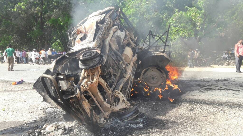 tractor and scorpio hit each other at mau, driver and one girl died