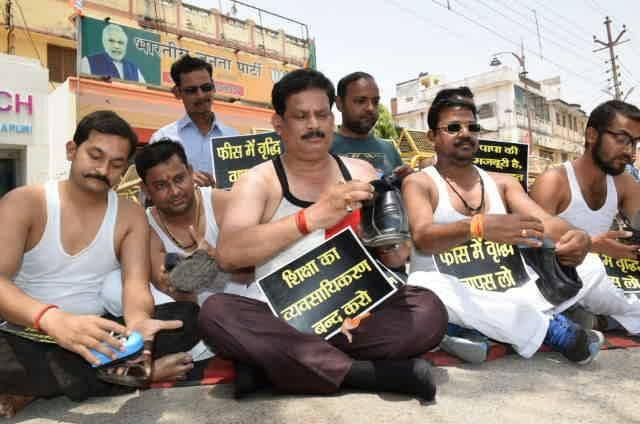 social workers do shoe polish for the protest of  commercialisation of education at varanasi