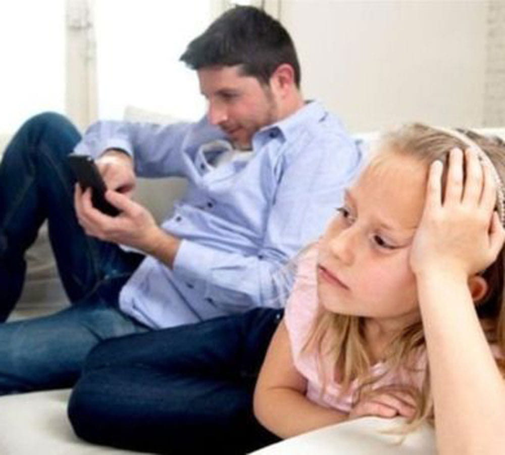 using mobile phone is reason behind domestic quarrel  