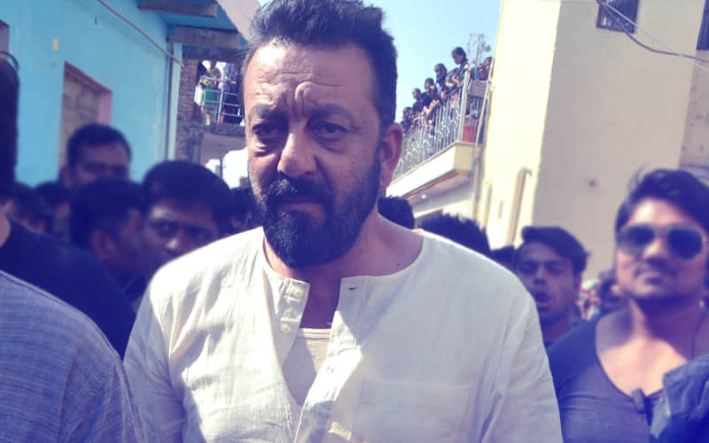 maanyata dutt with children Iqra & Shahraan surprised her husband sanjay dutt  on the set of bhoomi