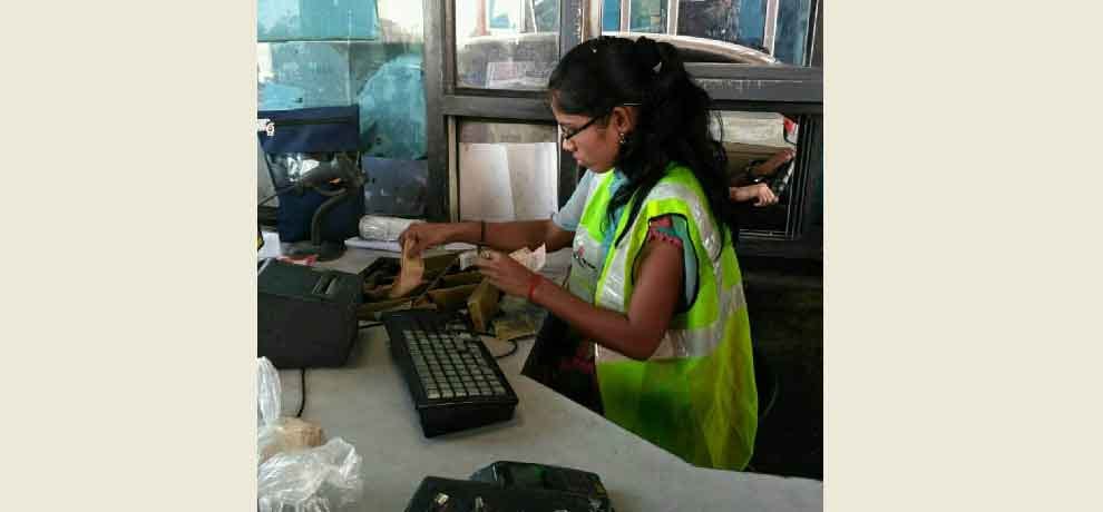 women will collect toll in modi area