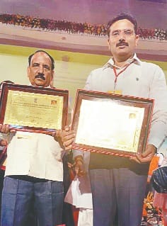 samman pakar gadgad hue block pramukh aur pardhan