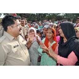 dharmsthal me meat phekne per phuta gussa, hungama