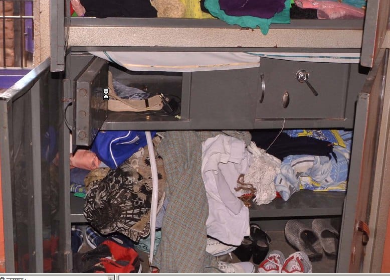 Looted by mother, daughter, hostage