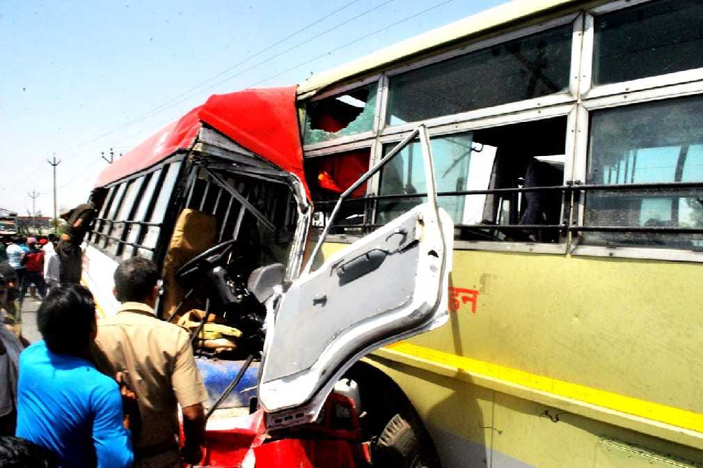 Roadways catches two buses, four people dead, 25 injured