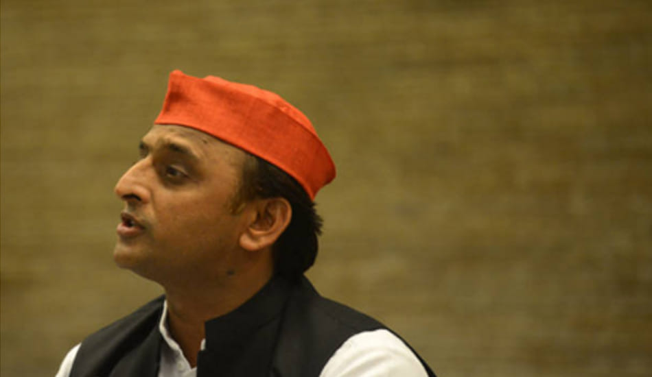akhilesh yadav bursts on journalist
