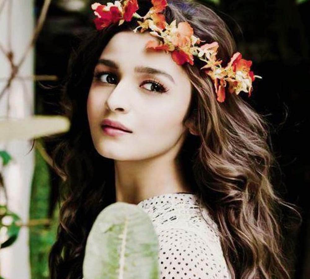alia bhatt honoured with the best actress award in iifa 2017 for udta punjab