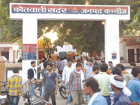 PWD office strikes in SP-BJP leaders