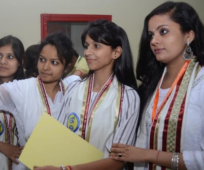 convocation day of shakuntala mishra rashtriya punarvas university.