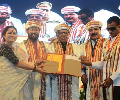 convocation day of shakuntala mishra rashtriya punarvas university.