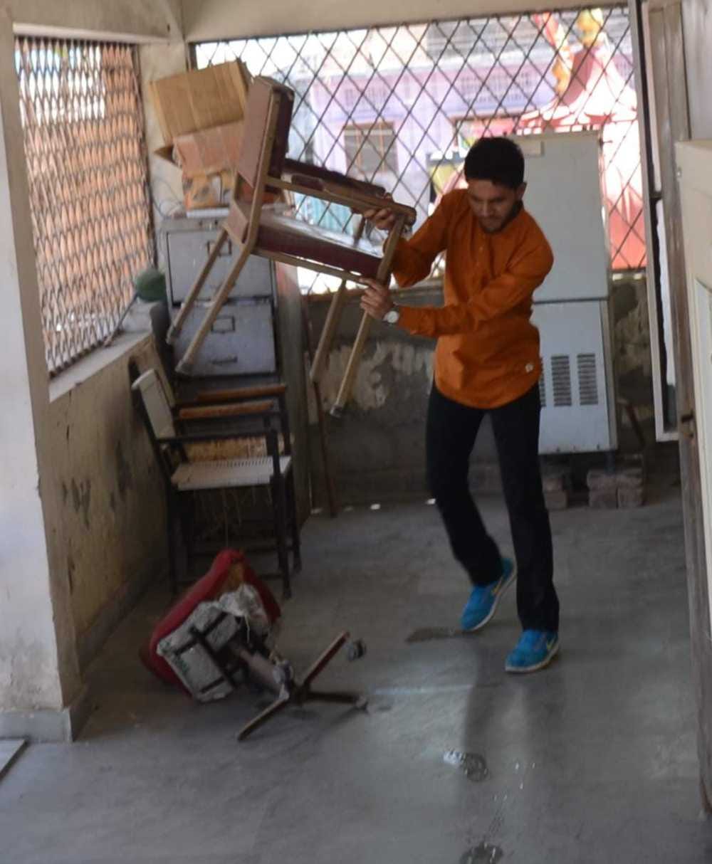 ruckus in dav college 