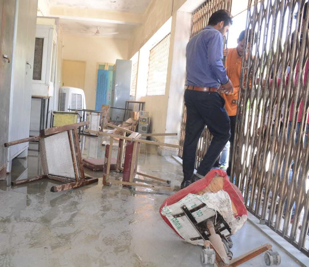 ruckus in dav college 