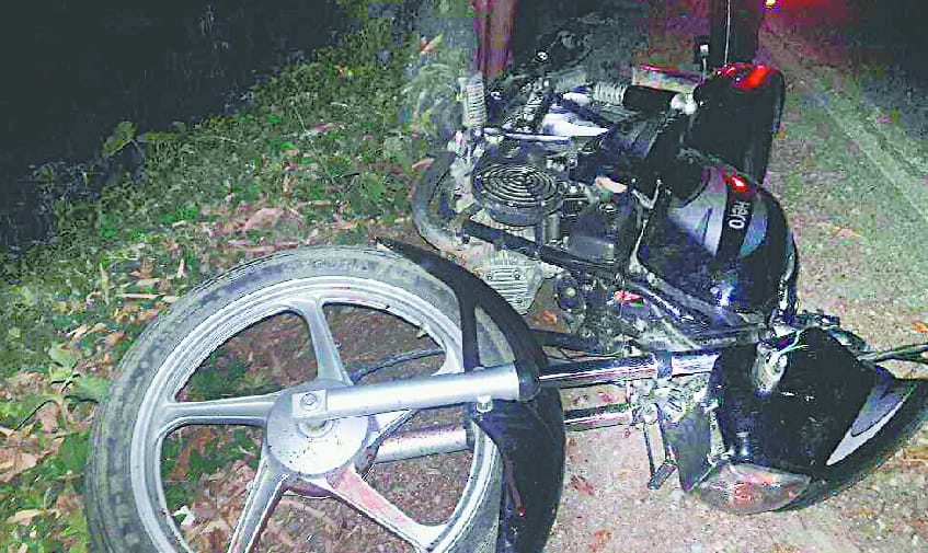 Bike with tractor trolley, two youths die