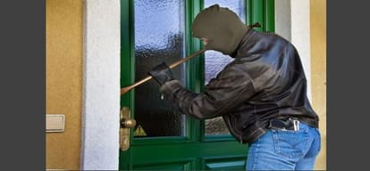  girl arrested to theft in her own house with boyfriend and brother in delhi
