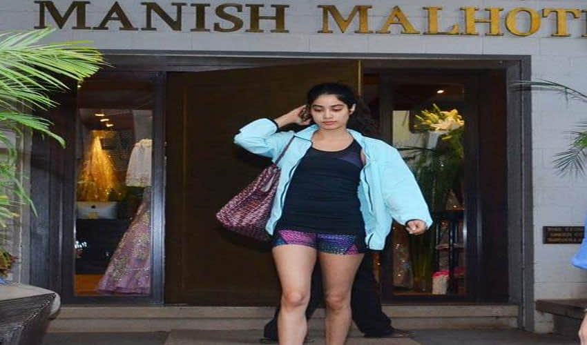 Jahnavi Kapoor was spotted outside the Manish Malhotra showroom 