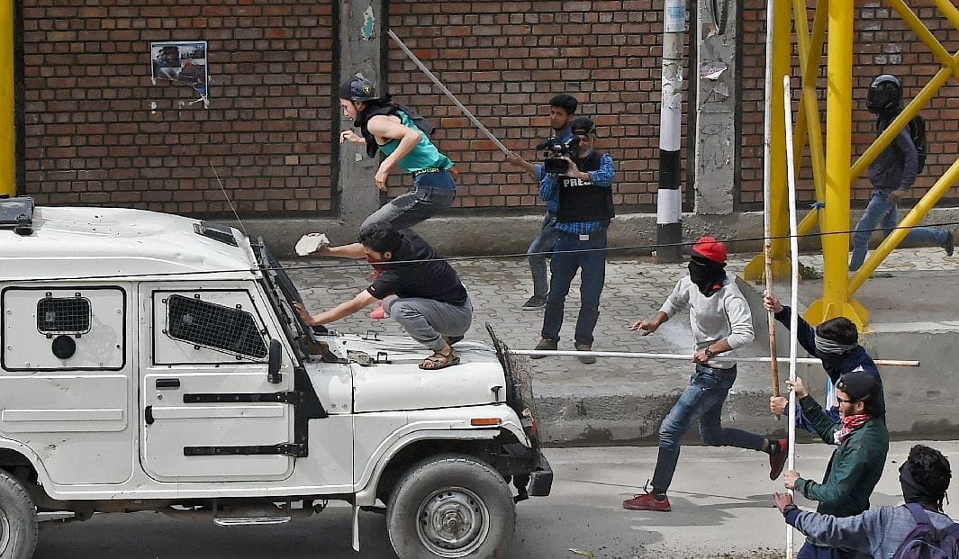 kashmir again faced a day of voilence