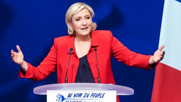France Presidential Election marine Le Pen 'steps down' as National Front leader