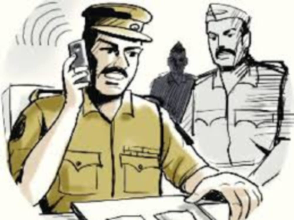 Devarani hit Pressure cooker to Jethani head
