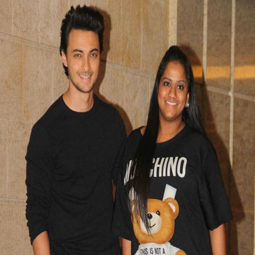 Priyanka Chopra throws a lavish bash at residence