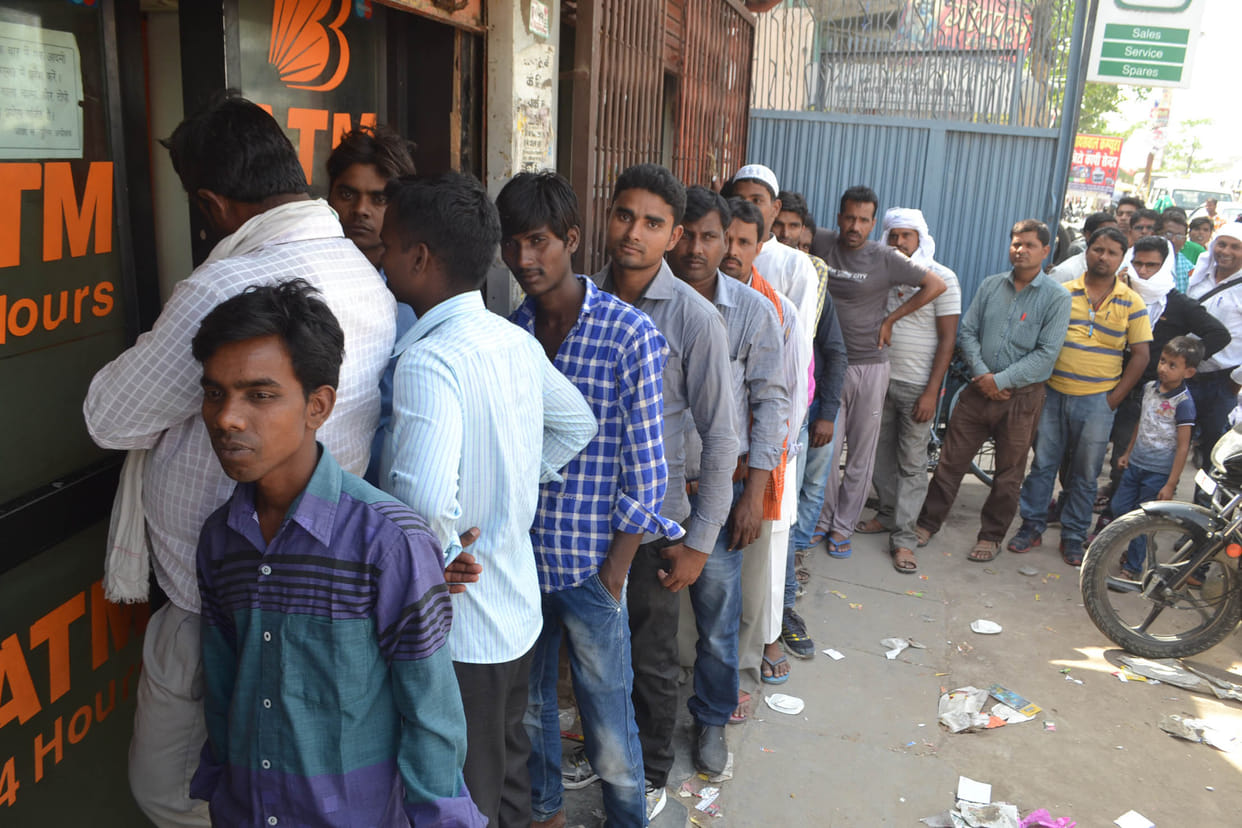 atm closed, line in banks