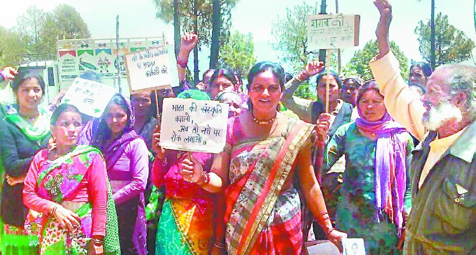 Demonstration against women breaking liquor bars