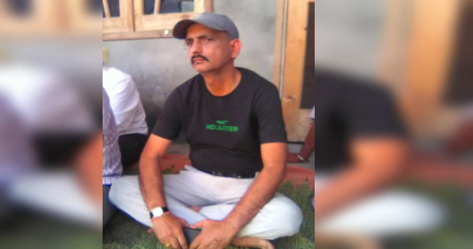 crpf jawan killed in sukma, friends crying