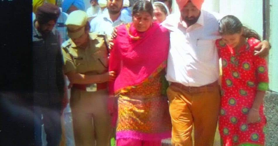 crpf jawan killed in sukma, friends crying