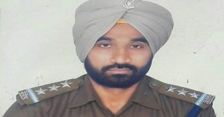 crpf jawan killed in sukma, friends crying